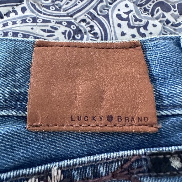 Lucky Brand Embroidered Distressed Boyfriend Jeans in size 8 - Picture 8 of 8